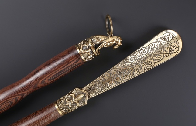 Удлиненная обувная ложка "Собака с уткой"